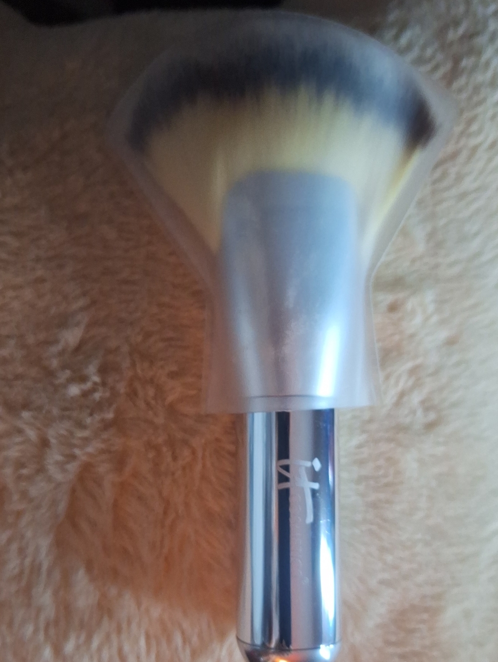 it cosmetics Silver Handle Powder Brush. New No Box